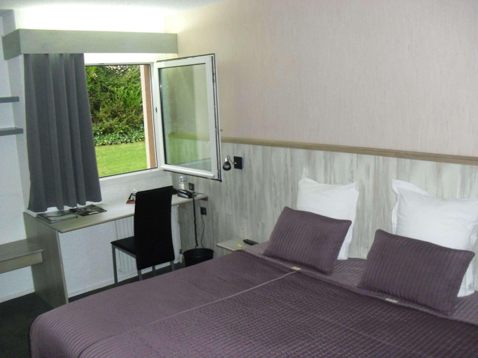 Bedroom 3, Brit Hotel Dak'Hotel, Yonne