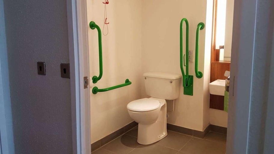 Bathroom 4, Campanile Bradford, Bradford