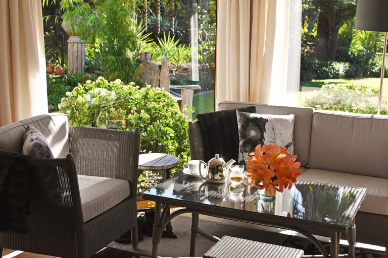 Public Area, Moon Gate Villa, Far North