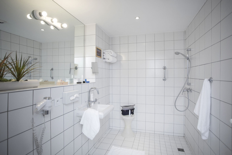 Bathroom 7