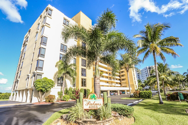Exterior & Views, Palms 3A, Lee