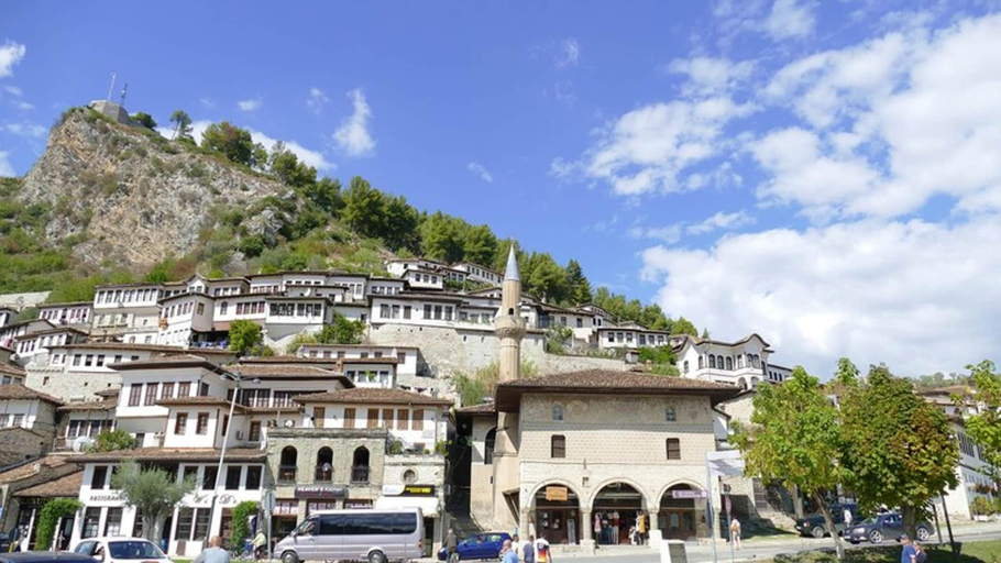 Exterior & Views 2, Spacious house in Berat with secure parking., Beratit