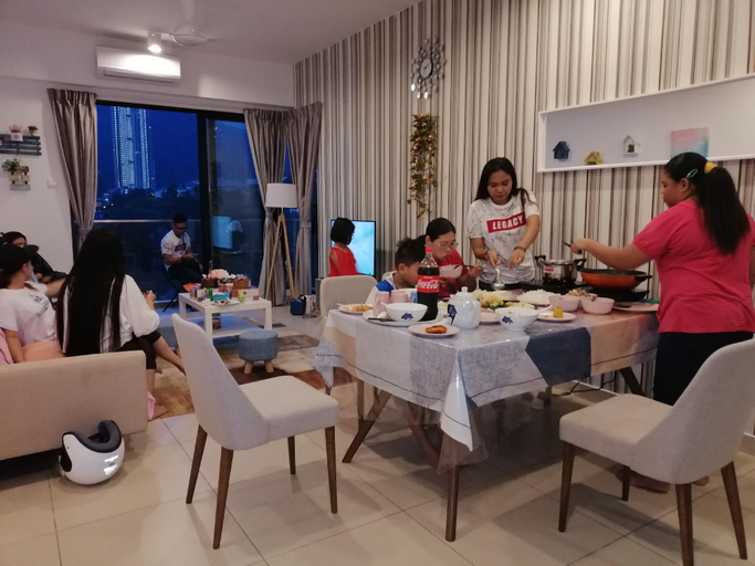 Food & Drinks 5, Modern Urban Suite Midhills(aircond)[1+1 BR 10pax], Genting Highlands
