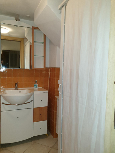 Bathroom 3, Lo Scrigno dei sogni, Bari