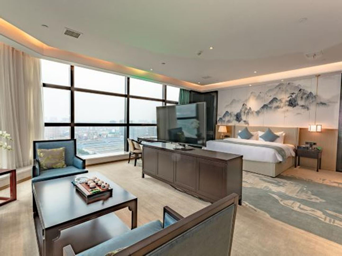 J Panoramic Lake View Suite, Xiaogan