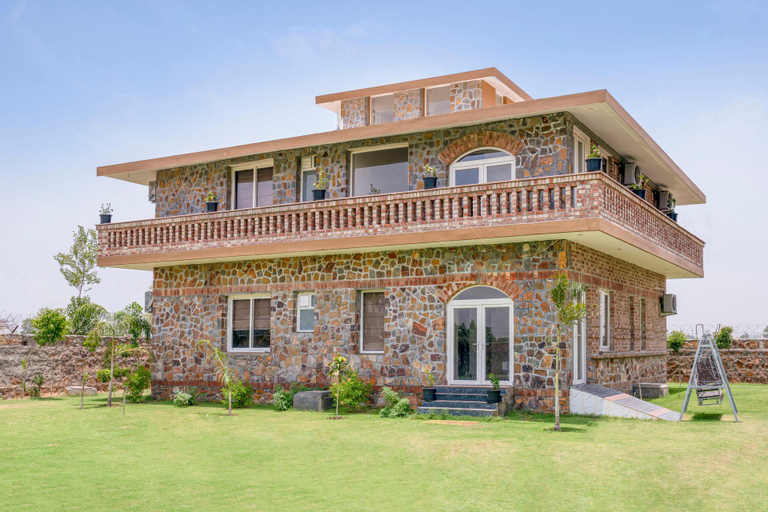 Exterior & Views 1, Stylish 7-bedroom farmhouse with a pool/72689, Mewat