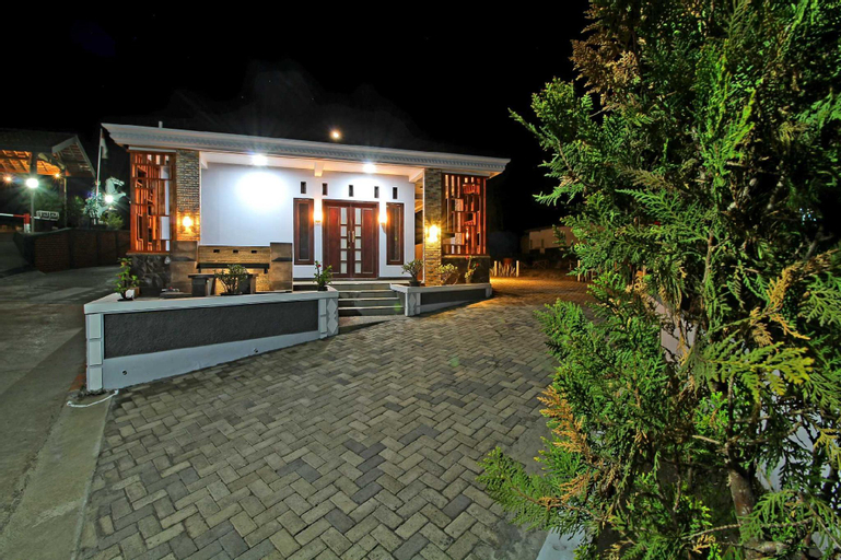 Exterior & Views 2, Saputra View Bromo Guest House, Probolinggo