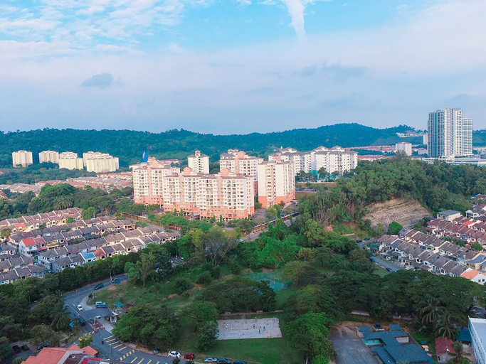 Others 4, Puchong Setiawalk Penthouse for 14 pax | Iconique, Puchong