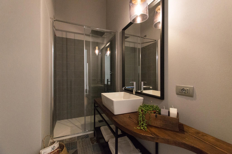 Bathroom 2, Calixa - 3 double bedrooms in city centre!, Cagliari