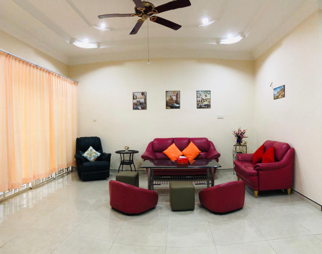 QOMFUL - 4Bed 4Bath Big House, Muar