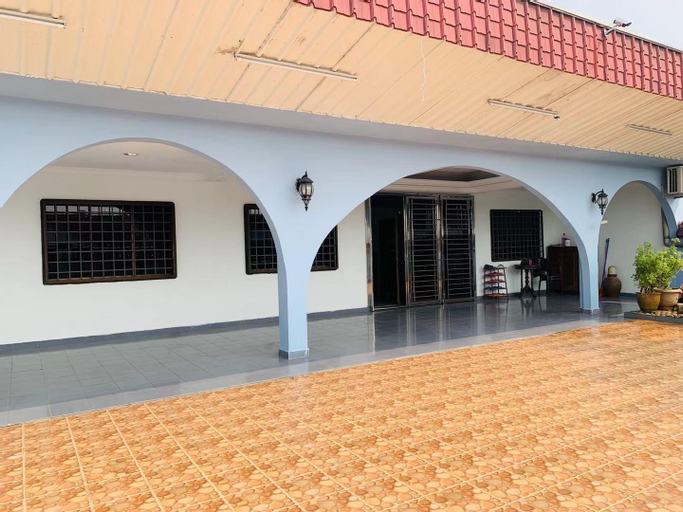 BIG HOUSE For Party and Stay 14-16 Person Cheap!!!, Kulaijaya