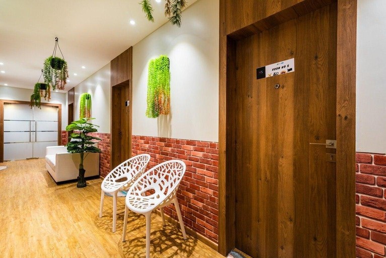 Others 4, King Monarch Room - Living space -wifi , Mumbai Suburban