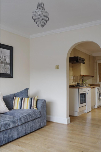 Others 5, Modern 4 bed house in Heathrow, London, Surrey