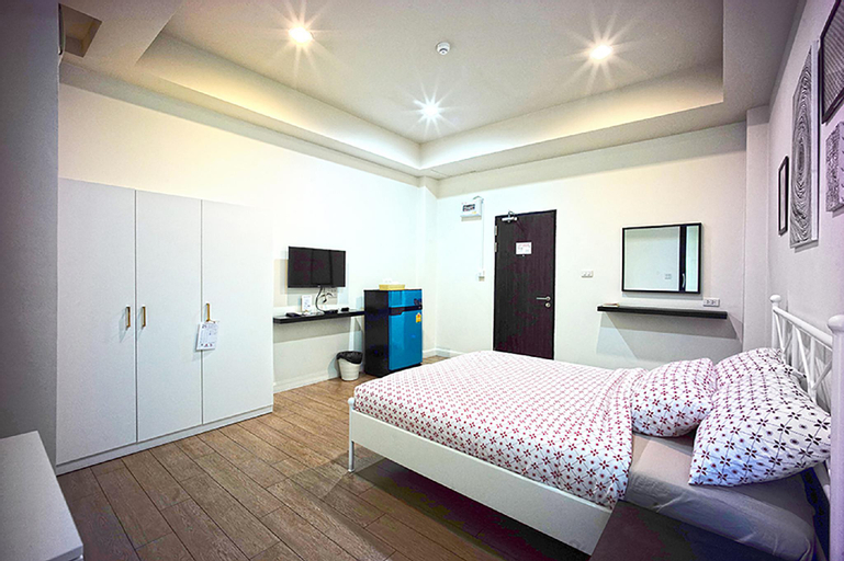 U studio fl4 @26 bed and coffee for2adults, Muang Chon Buri