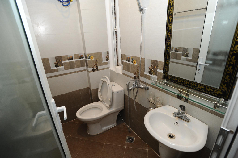 Bathroom 4, Ruby Lakeview Homestay, Hoàng Mai