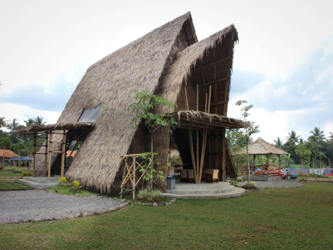 Exterior & Views 5, Family Room 01, Magelang