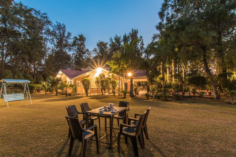 Solitude In The Woods by Vista Rooms, Faridabad
