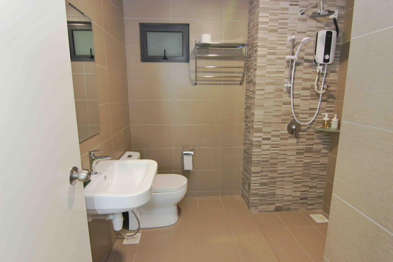 Bathroom 3, Next to Axiata / Stadium Bukit Jalil @ HexHome, Kuala Lumpur