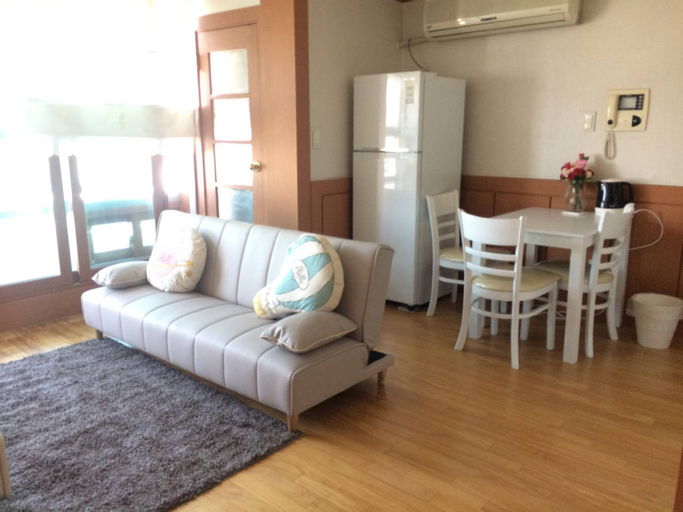 2mins from Sinchon stn.! Cozy apartment- Max 6 ppl, Mapo