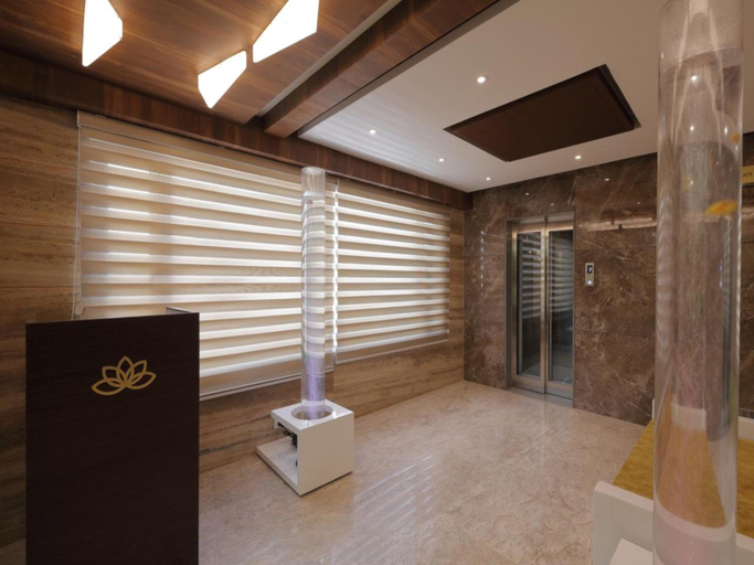 Bathroom 4, Hotel The Lotus Park, Ahmadabad