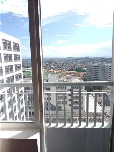 Staycation with High Speed WiFi + Netflix, Taguig