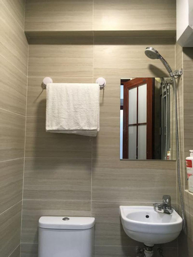 Bedroom 2, JL03-F new! Cozy central private bathroom, WIFI, Kowloon