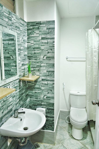 Bathroom 5, ANIA CONDO STAY, Lapu-Lapu City