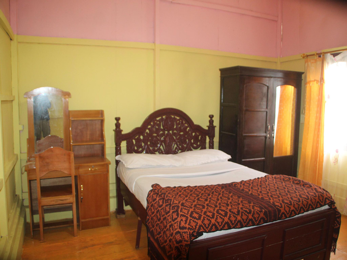 Lucas Lodge, Ngada