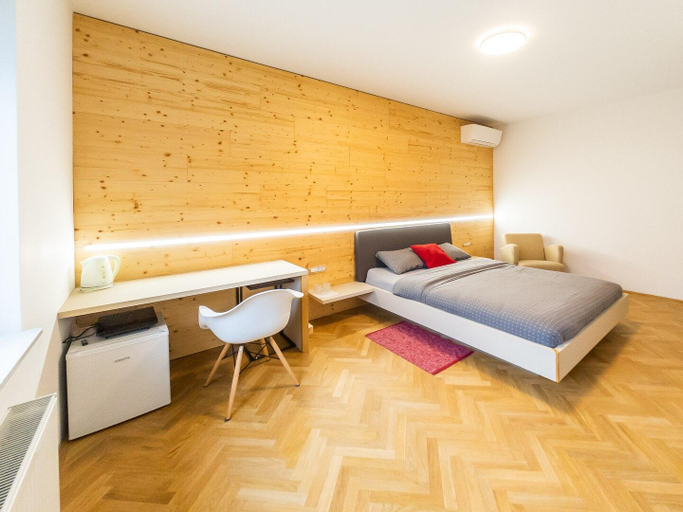 Others 4, Apartments Kamr'ca - room 4 with private bathroom, Ljubljana