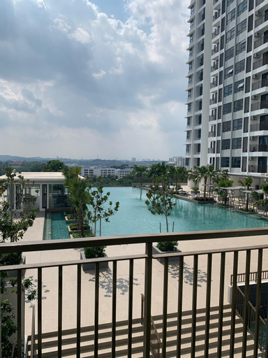 Exterior & Views 10