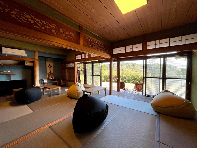 IKI HOUSE TSURUKIFURE IKI HOUSE TSURUKIFURE Guest house for rent, Iki
