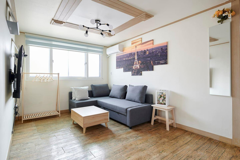 New!!(Hongdae) Entire Apt with Beautiful Patio!, Mapo