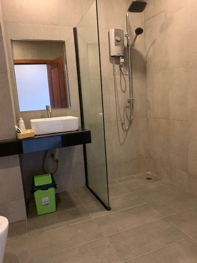Near Royal Palace-GardenView Apt w Rooftop&Jacuzzi, Phnom Penh