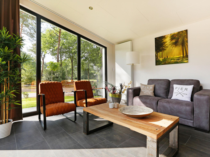 Others 5, Chic Forest Lodge with Sauna, Hof van Twente