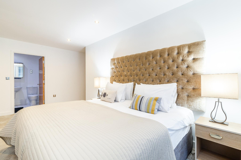 Waterside Bliss by Austin David Apartments, London
