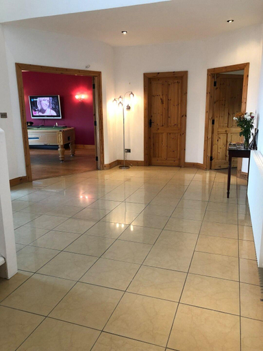 Public Area 2, Four Seasons House