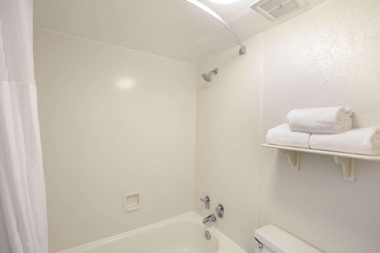 Bathroom 4, Quality InnSuites North Charleston AshleyPhosphate, Charleston