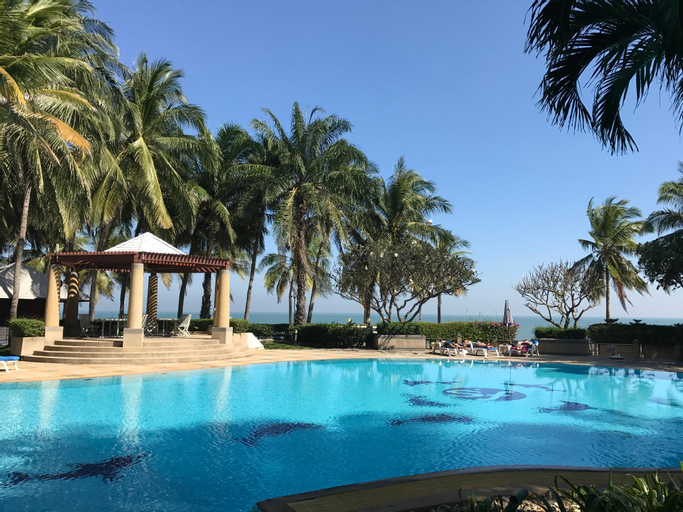 Sprinfield beach condo for family, Cha-Am