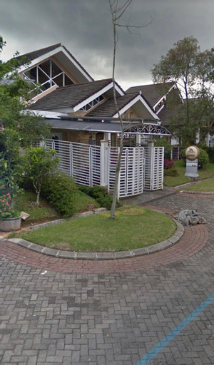 Three-storey villa overlooking the river in the mi, Bogor
