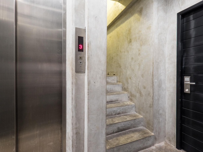 Public Area 2, DI Place Hotel, Khlong Toey