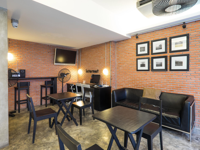 Others 5, DI Place Hotel, Khlong Toey