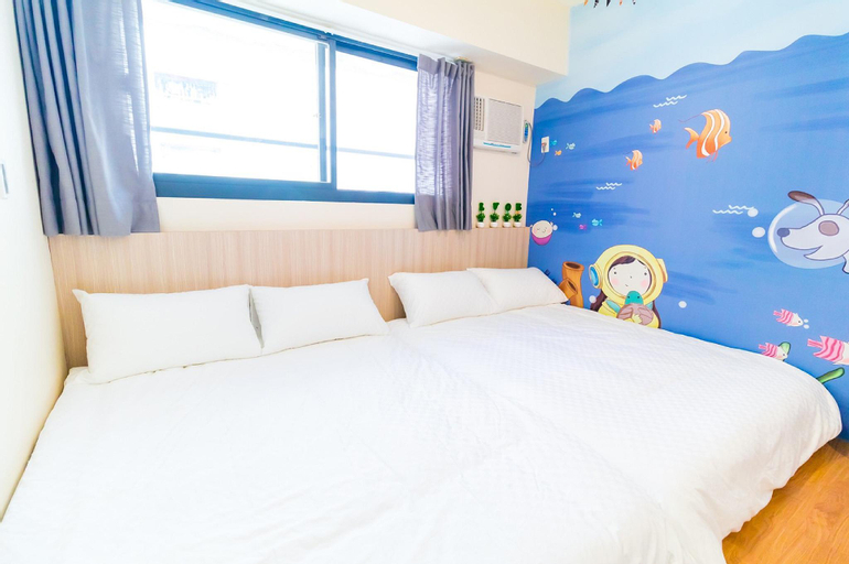 Fengjia Night Market family Room 4 person room, Taichung