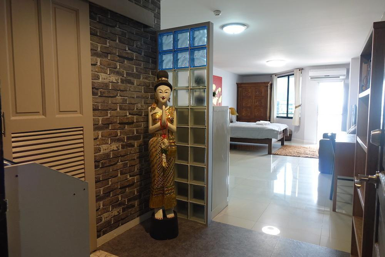 Magnificent mountain view + new teak wood king bed, Muang Chiang Mai
