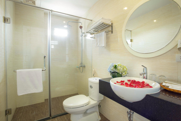 Bathroom 4, Tu Linh Palace Hotel, Hoàn Kiếm