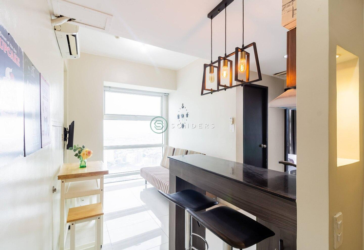 One bedroom with city view along Quezon Ave., Quezon City