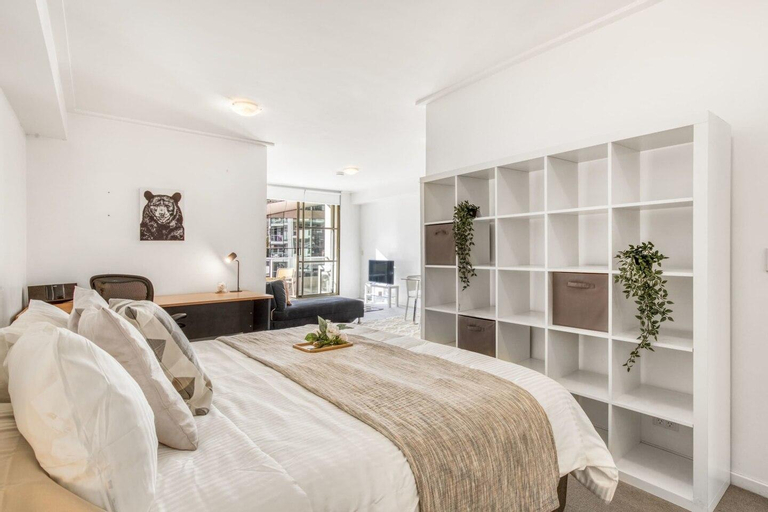 A Modern & Spacious Studio Next to Darling Harbour, Sydney