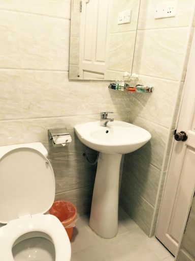 Bathroom 2, Green Days Inn, Mandalay