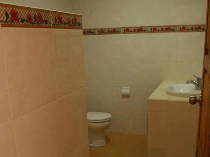 Bathroom 3, Tulamben Wreck Divers Resort & Restaurant, Karangasem
