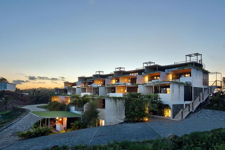 Exterior & Views 6