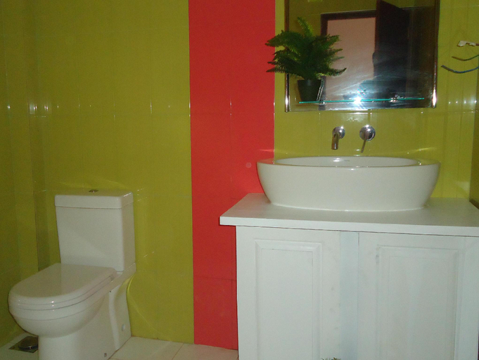Bathroom 3, Bridge Hotel Negombo, Divulapitiya